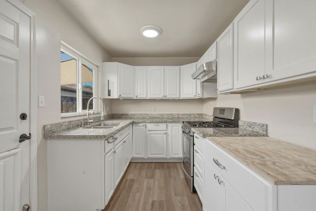 530 B Street, Hollister, CA 95023