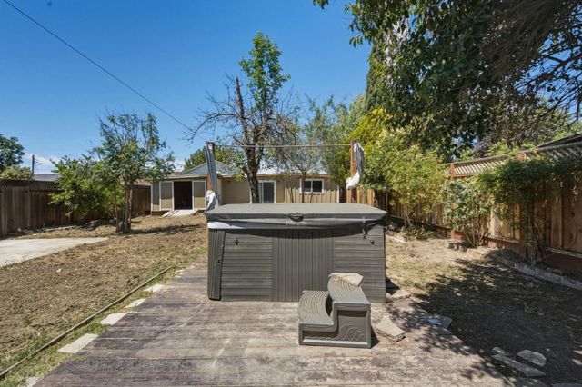 530 B Street, Hollister, CA 95023