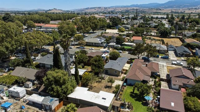 530 B Street, Hollister, CA 95023