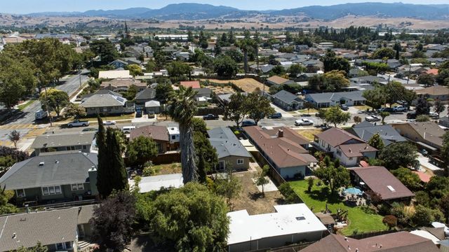 530 B Street, Hollister, CA 95023