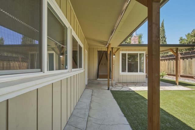 530 B Street, Hollister, CA 95023