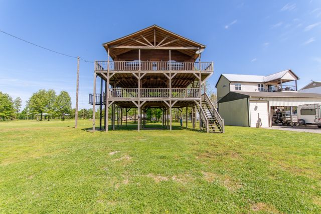 2705 Catfish Ln, Crump, TN 38327