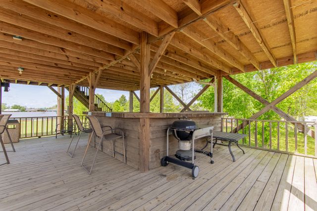 2705 Catfish Ln, Crump, TN 38327