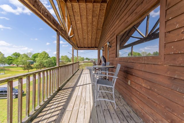 2705 Catfish Ln, Crump, TN 38327