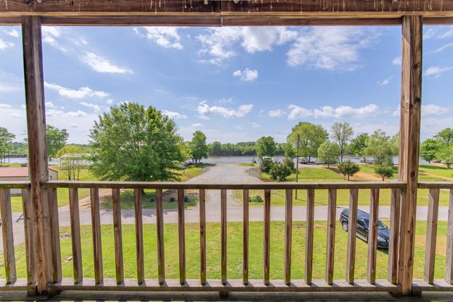 2705 Catfish Ln, Crump, TN 38327