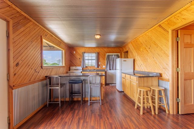 2705 Catfish Ln, Crump, TN 38327