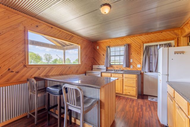 2705 Catfish Ln, Crump, TN 38327