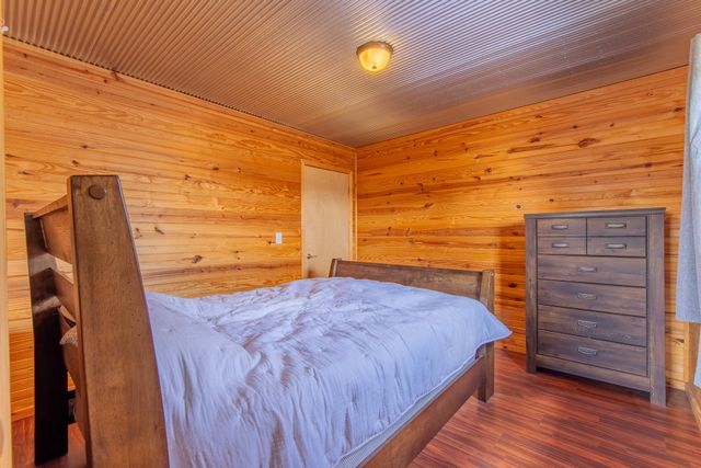 2705 Catfish Ln, Crump, TN 38327