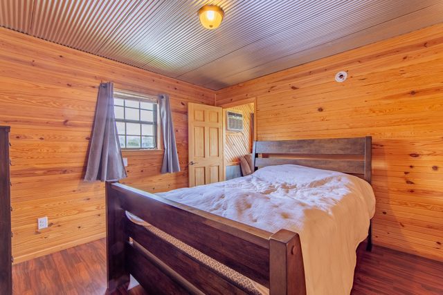 2705 Catfish Ln, Crump, TN 38327