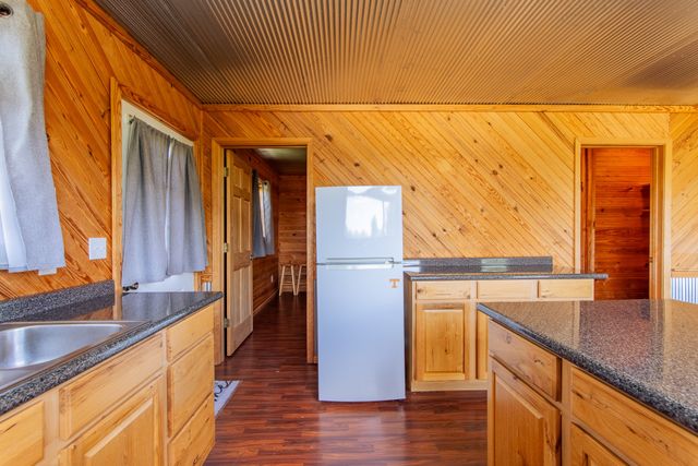 2705 Catfish Ln, Crump, TN 38327