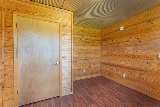 2705 Catfish Ln, Crump, TN 38327