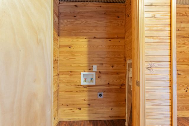 2705 Catfish Ln, Crump, TN 38327