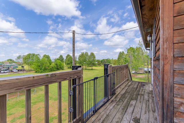 2705 Catfish Ln, Crump, TN 38327