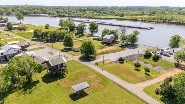 2705 Catfish Ln, Crump, TN 38327