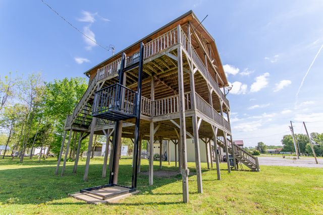 2705 Catfish Ln, Crump, TN 38327