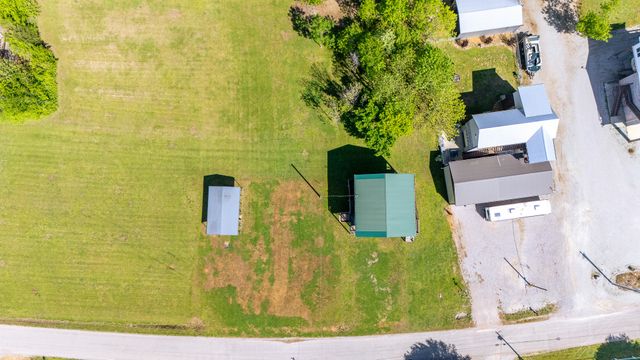 2705 Catfish Ln, Crump, TN 38327