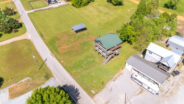 2705 Catfish Ln, Crump, TN 38327