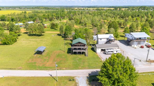 2705 Catfish Ln, Crump, TN 38327