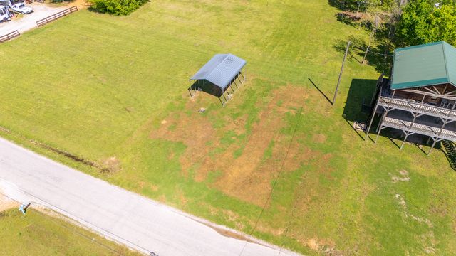 2705 Catfish Ln, Crump, TN 38327