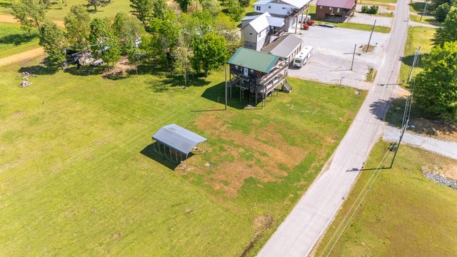 2705 Catfish Ln, Crump, TN 38327