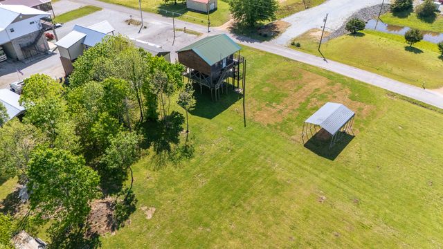 2705 Catfish Ln, Crump, TN 38327