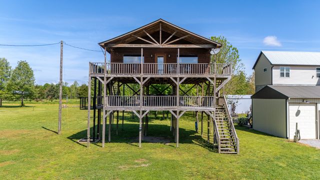 2705 Catfish Ln, Crump, TN 38327