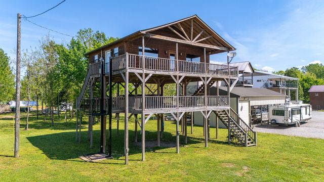 2705 Catfish Ln, Crump, TN 38327