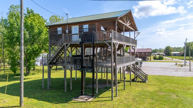 2705 Catfish Ln, Crump, TN 38327
