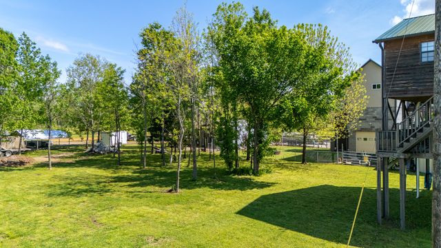 2705 Catfish Ln, Crump, TN 38327