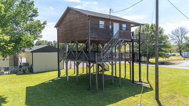 2705 Catfish Ln, Crump, TN 38327