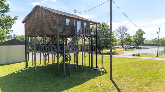 2705 Catfish Ln, Crump, TN 38327