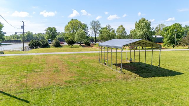 2705 Catfish Ln, Crump, TN 38327