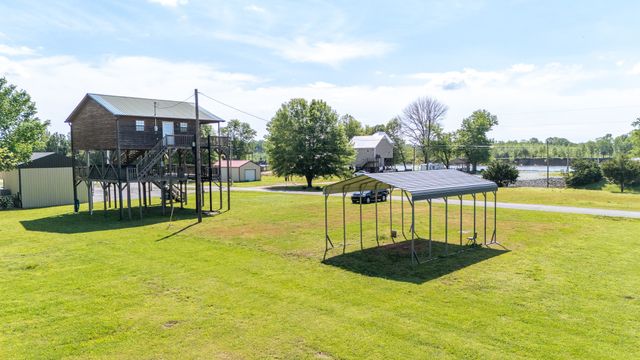 2705 Catfish Ln, Crump, TN 38327