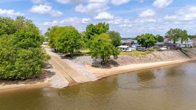 2705 Catfish Ln, Crump, TN 38327