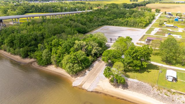 2705 Catfish Ln, Crump, TN 38327