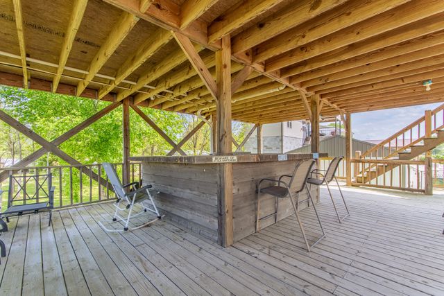 2705 Catfish Ln, Crump, TN 38327