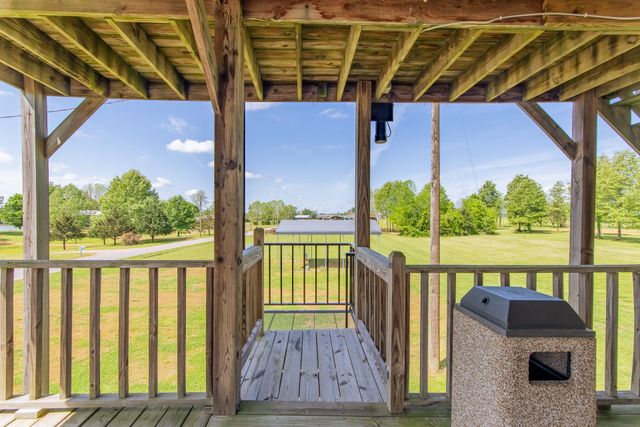 2705 Catfish Ln, Crump, TN 38327