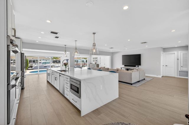 4460 NE 26th Avenue, Lighthouse Point, FL 33064