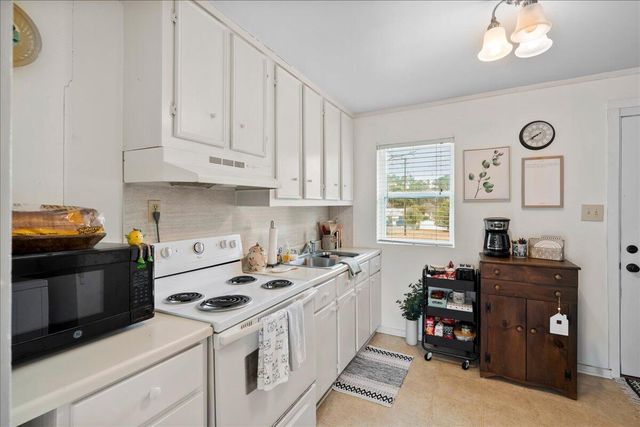 406 Butler Street, Saint Matthews, SC 29135