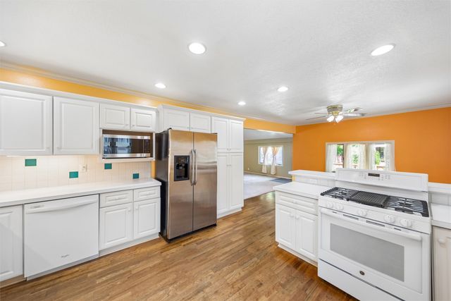 3828 Hunter Avenue, Des Moines, IA 50311