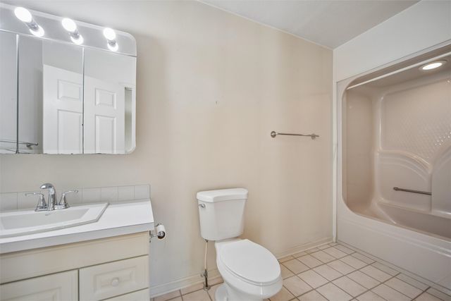 3828 Hunter Avenue, Des Moines, IA 50311
