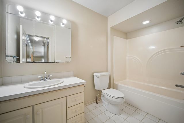 3828 Hunter Avenue, Des Moines, IA 50311