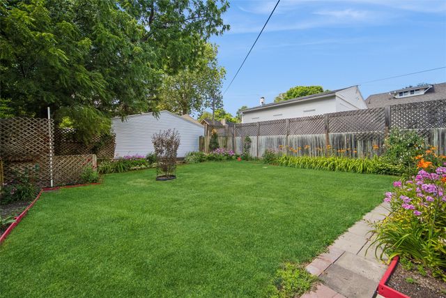 3828 Hunter Avenue, Des Moines, IA 50311