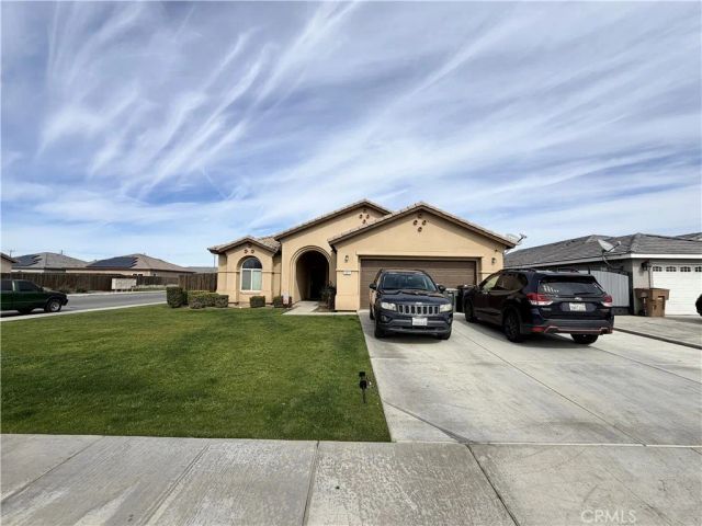 600 Vancluse Bay Drive, Bakersfield, CA 93307