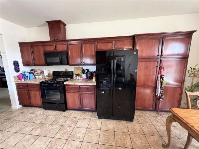 600 Vancluse Bay Drive, Bakersfield, CA 93307