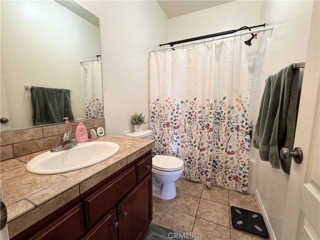 600 Vancluse Bay Drive, Bakersfield, CA 93307