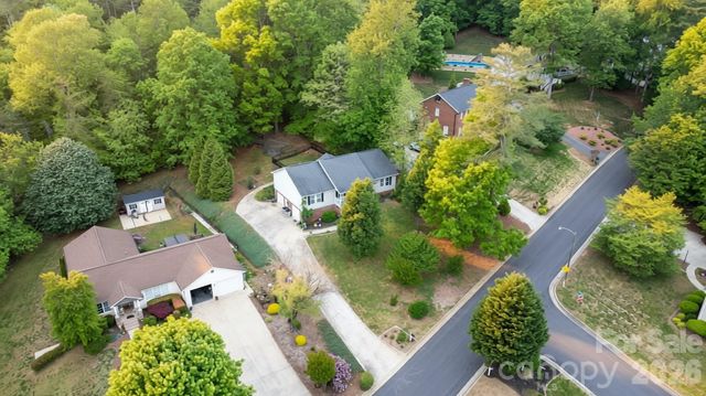 1011 Cambridge Court, Lenoir, NC 28645