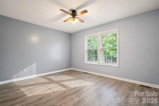 1011 Cambridge Court, Lenoir, NC 28645