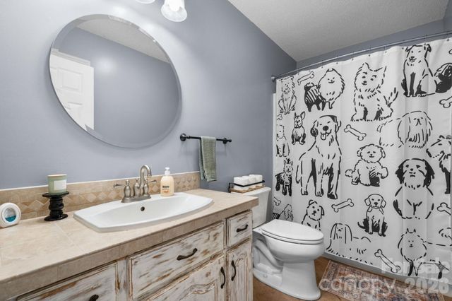1011 Cambridge Court, Lenoir, NC 28645