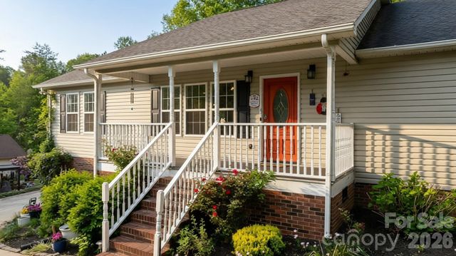 1011 Cambridge Court, Lenoir, NC 28645